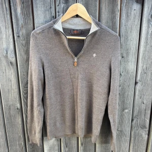 Brun merinoullströja från Morris - Snygg brun långärmad tröja från Morris i 100% merinoull.  | M fast passar som XS/S | Grymt skick | Ställ gärna frågor