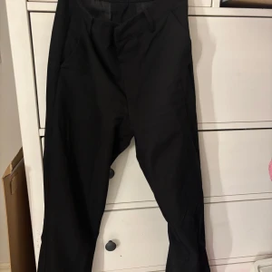 Kostymbyxor - Jätte fina kostymbyxor från Bikbok i storlek 36, säljer endast för fel storlek, knappt använda 🖤 