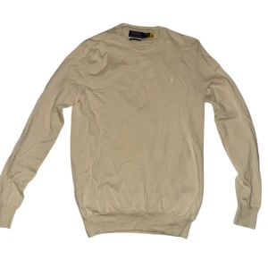 Ralph Lauren Tröja  - As snygg merinoulls tröja från Ralph Lauren | Skick 9/10 | Storek S | Modellen på bild är 180 o väger 78 | Hör av er vid fler funderingar! 