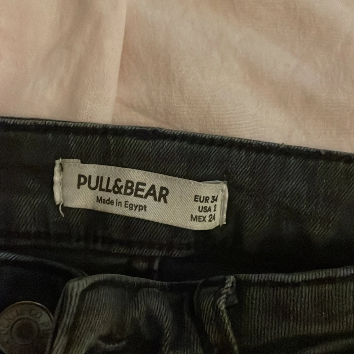 Svarta jeans från Pull&Bear, strl 34 - 2