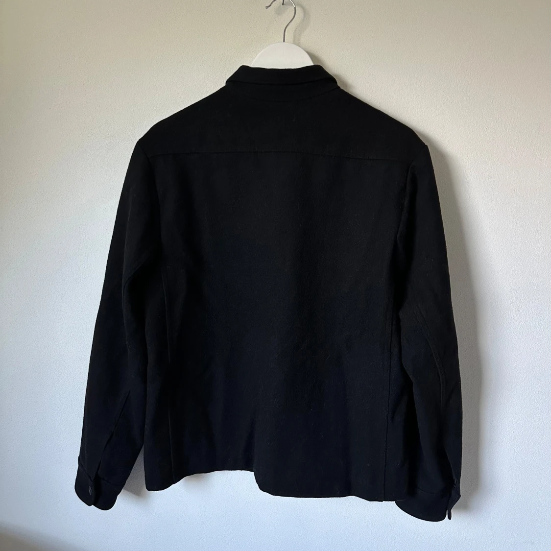 Svart kort rock från H&M i ullmix - 1