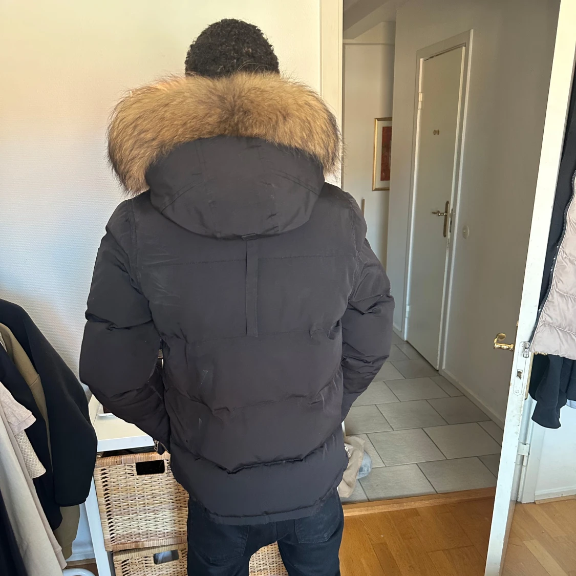 Svart dunjacka Moose Knuckles med päls