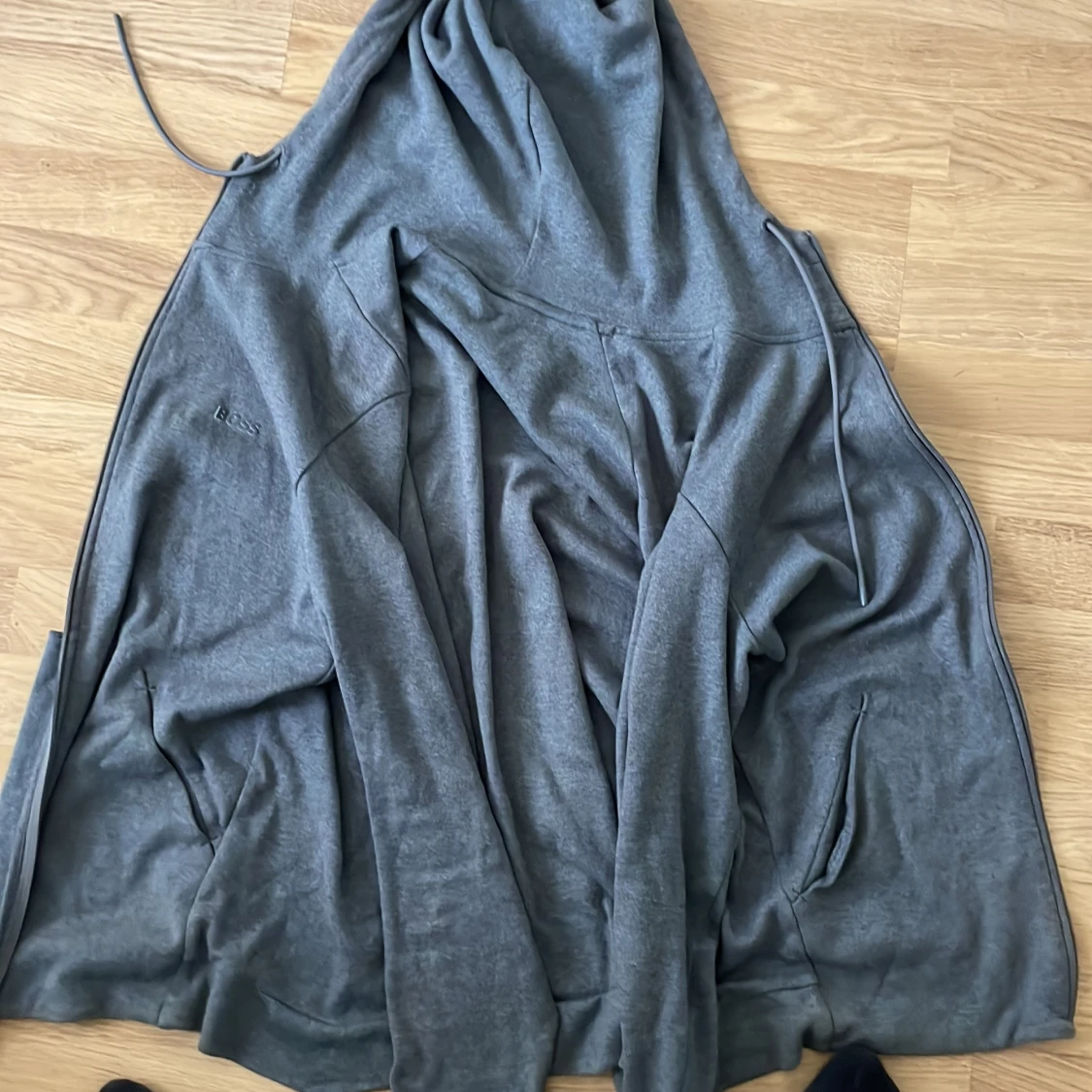 Grå hoodieklänning från BOSS - 1