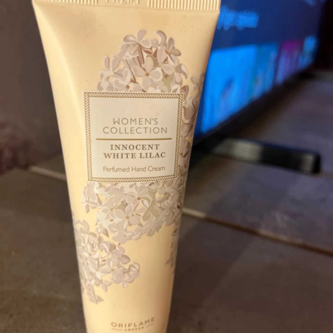 Oriflame Innocent White Lilac handkräm - 2