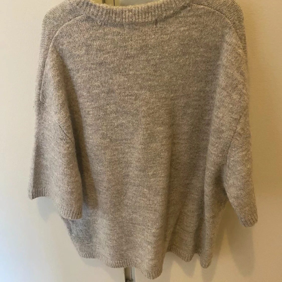 Beige stickad tröja/ t shirt från Gina Tricot - 2