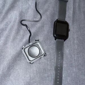 Smart watch - Oanvänd smartwatch, man kan ringa också med den. Pris går att diskuteras.