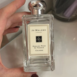 Jo Malone English Pear & Freesia - Stilren cologne från Jo Malone London. 30 av 100ml kvar? Se bild. 