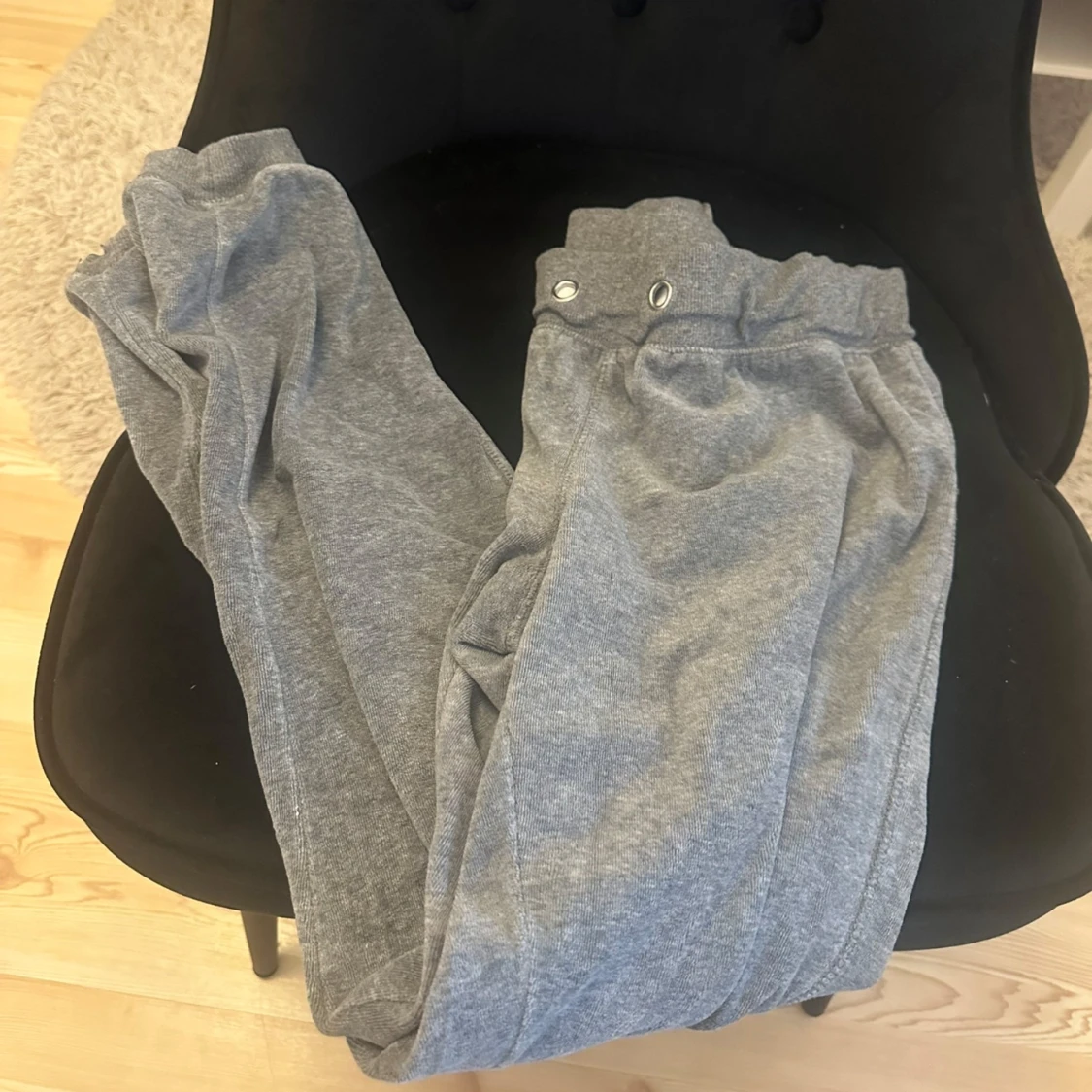 Grå mjukisbyxor från Cubus