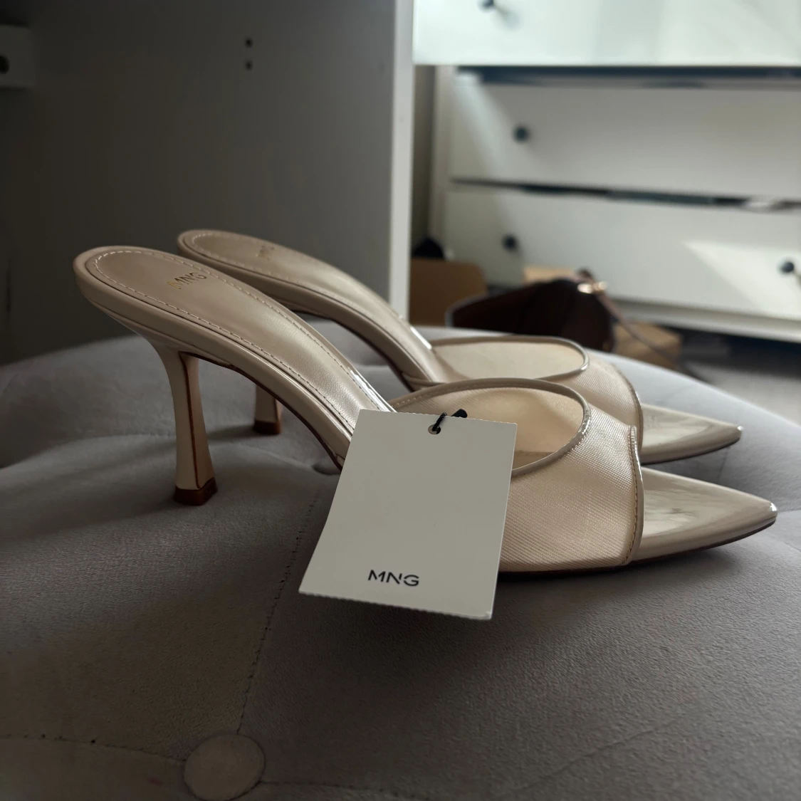 Beige klackade sandaler från Mango - 1