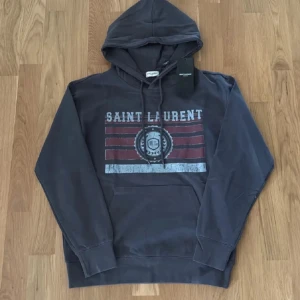 Saint laurent hoodie  - Fins saint laurent hoodie helt ny i storlek S 🥂