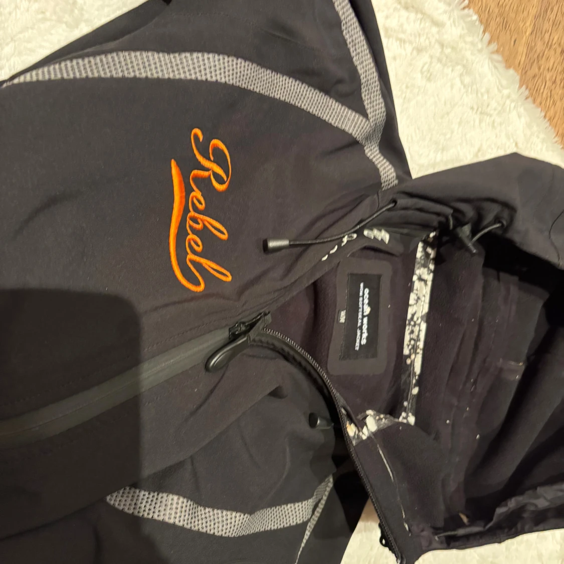 Svart vindjacka Rebel med huva M - 2