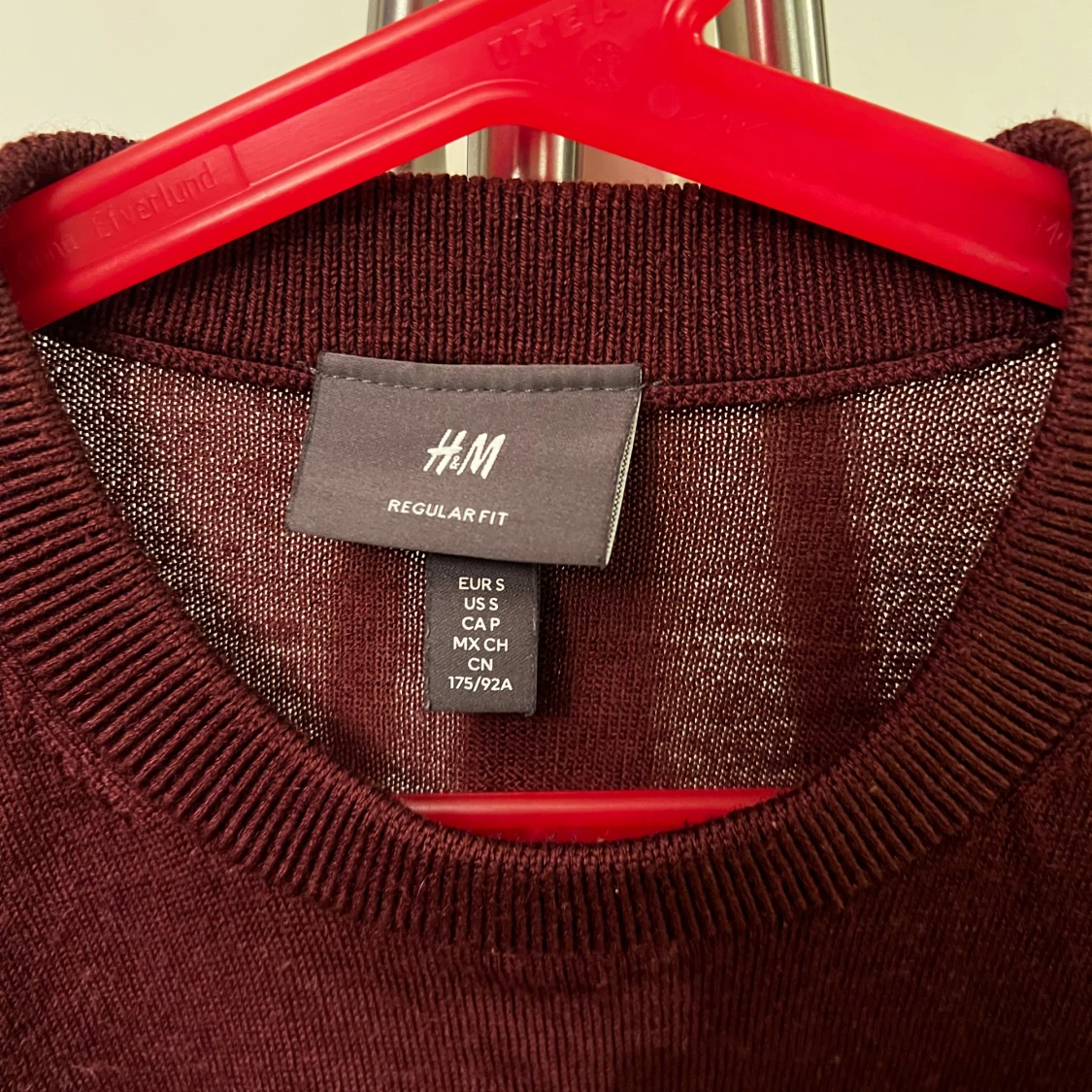 Vinröd stickad tröja från H&M - 2