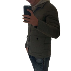 Skön Jacka - Skön höst/vinter jacka, väldigt bra skick