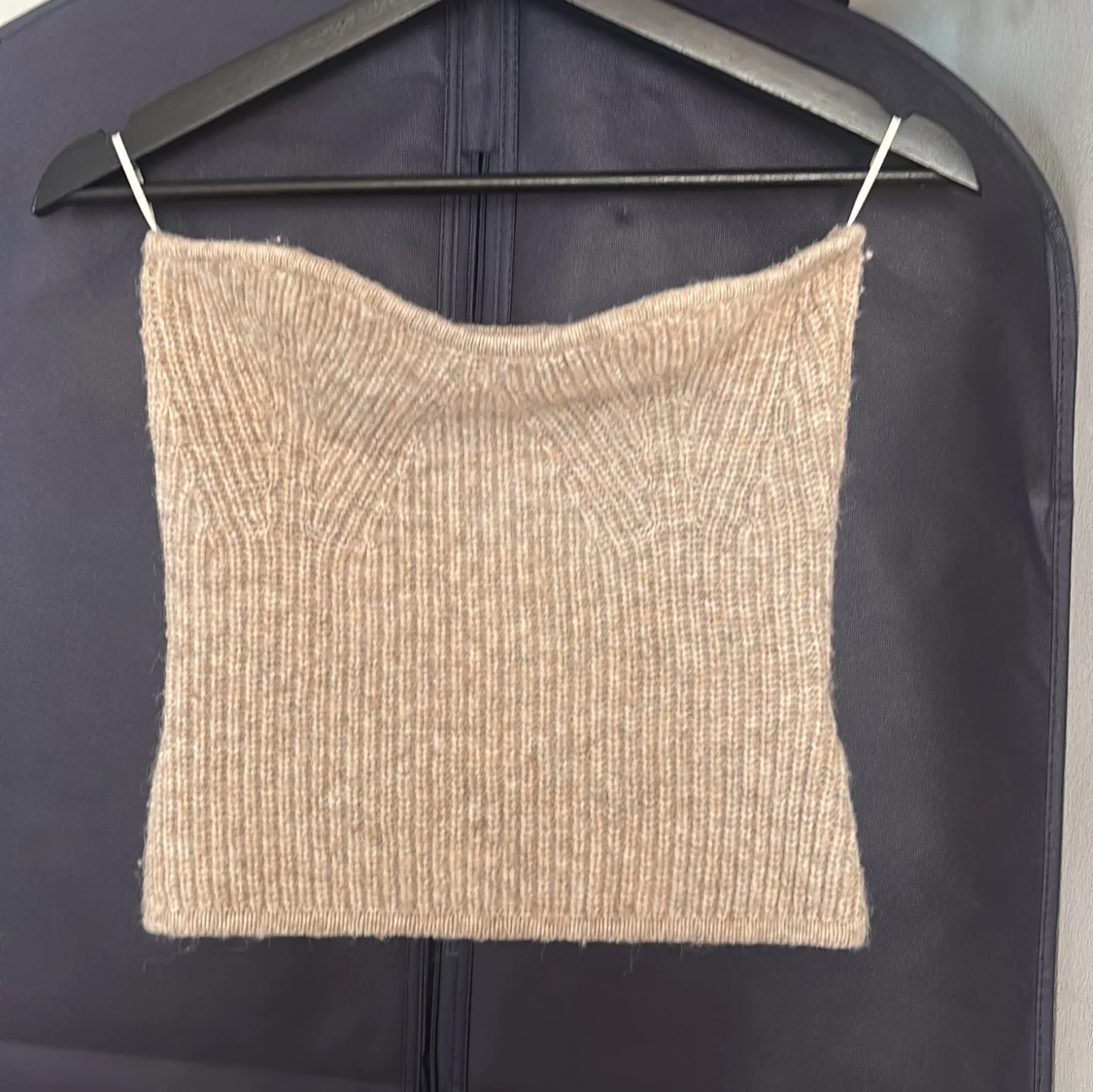 Beige stickad tubtopp från Gina Tricot