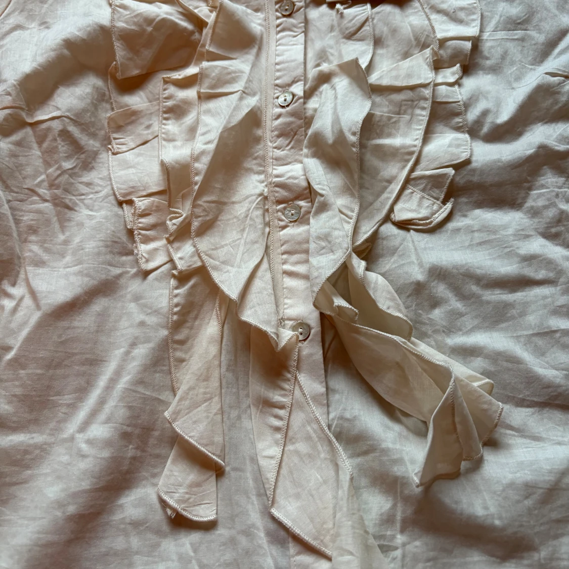 Beige volangskjorta från Saint Tropez - 2