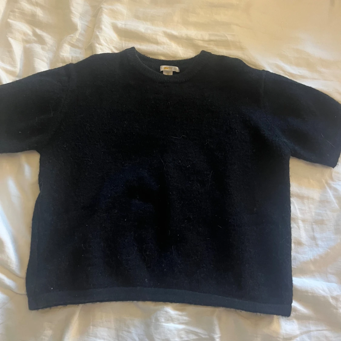 Svart stickad tröja med kort ärm - 1