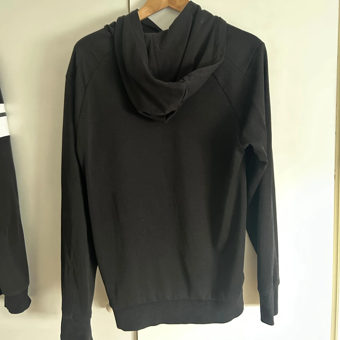 Svart hoodie från Hugo Boss - 2