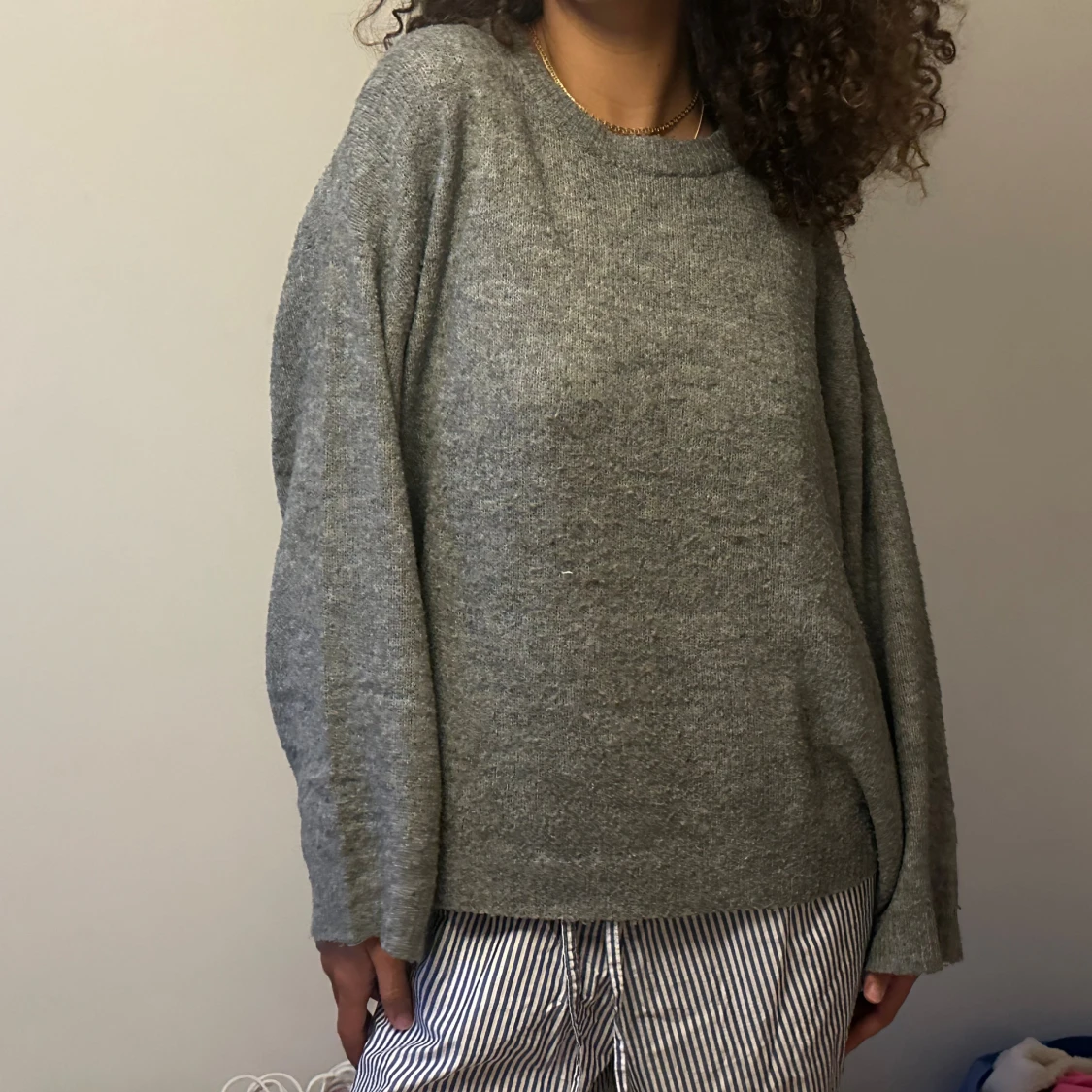 Grå oversized stickad tröja