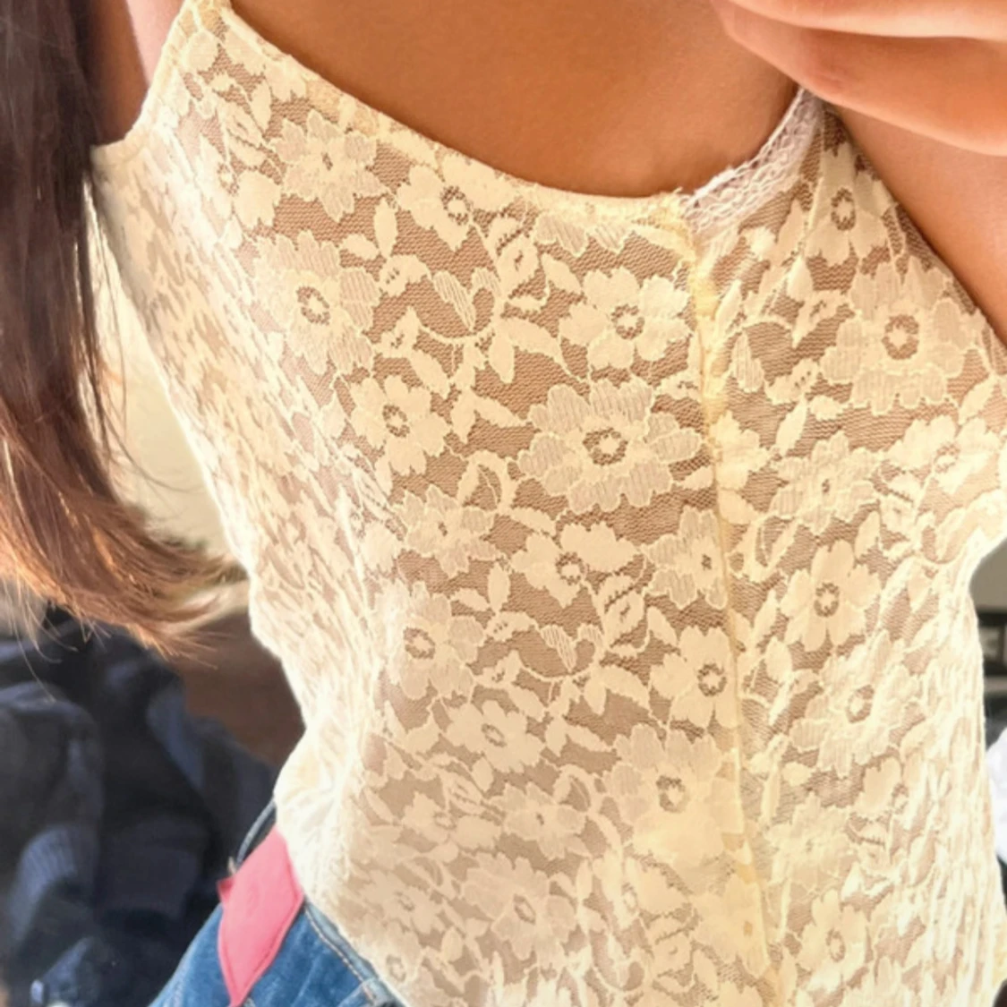 Gulligt spetslinne med smala band  - 1