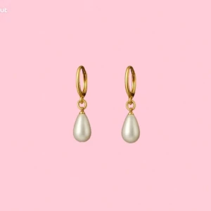 Örhängen pärlor  - GRATIS GÅVA MED VARGE ORDER!! Supertrendig stockholmsstil tjejer, örhängen guld. Vinter ring smycke. Gjord av stål, jag svarar och skickar alltid snabbt!