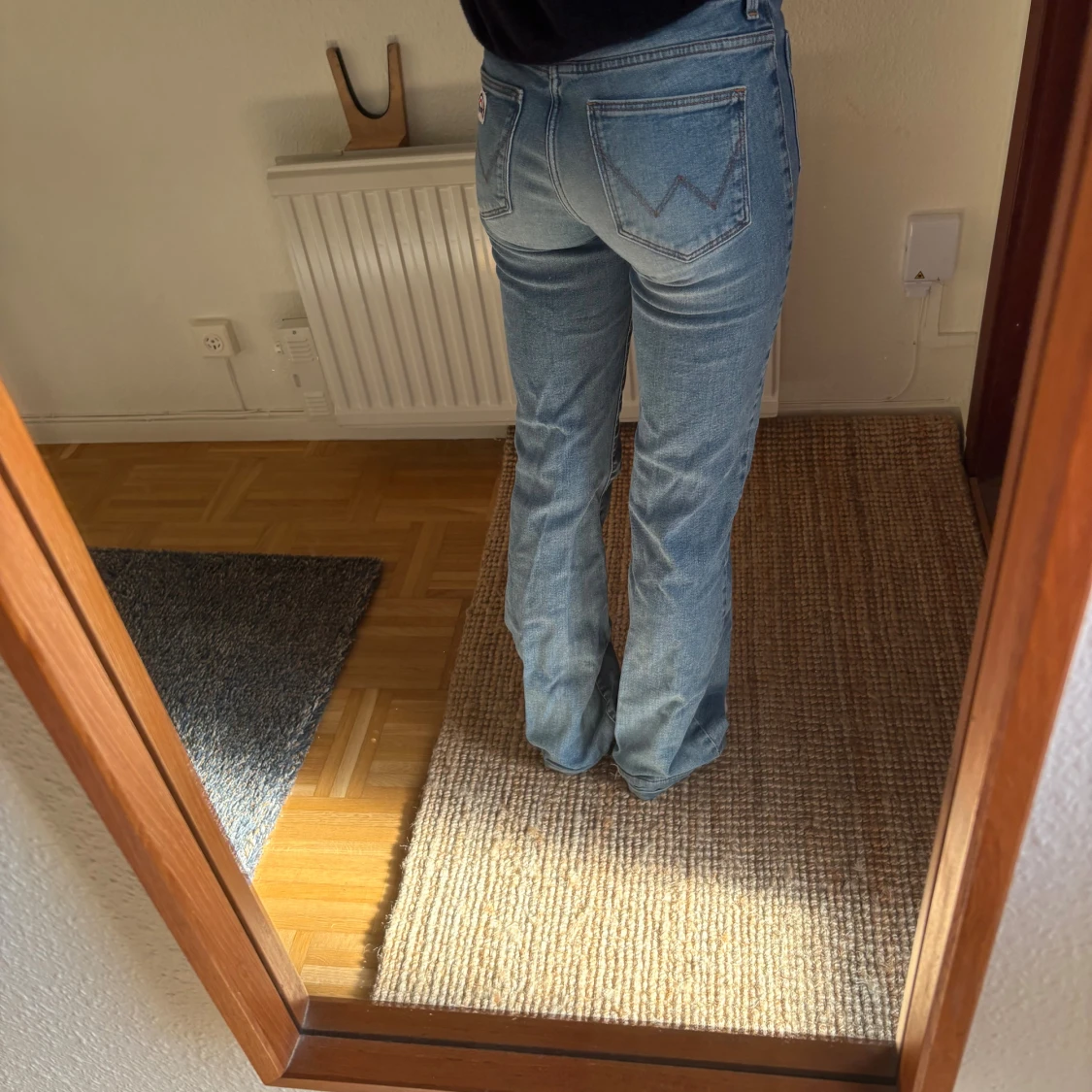 Ljusblå bootcut jeans med fickor - 3