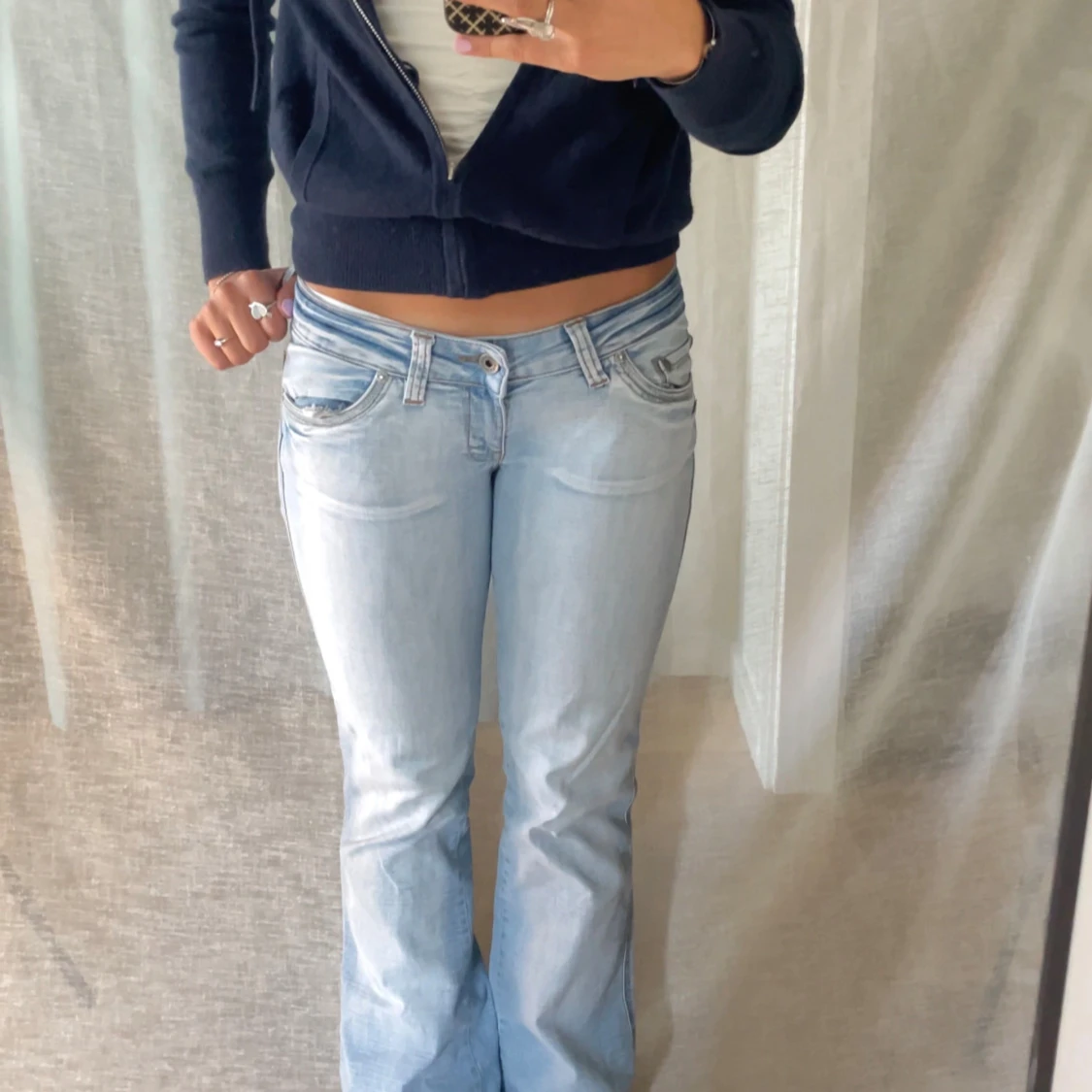 Ljusblåa lågmidjade bootcut jeans