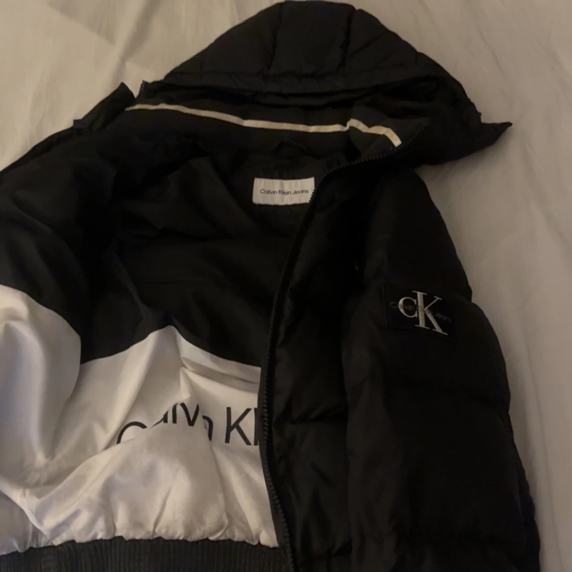 Svart pufferjacka från Calvin Klein Jeans - 1