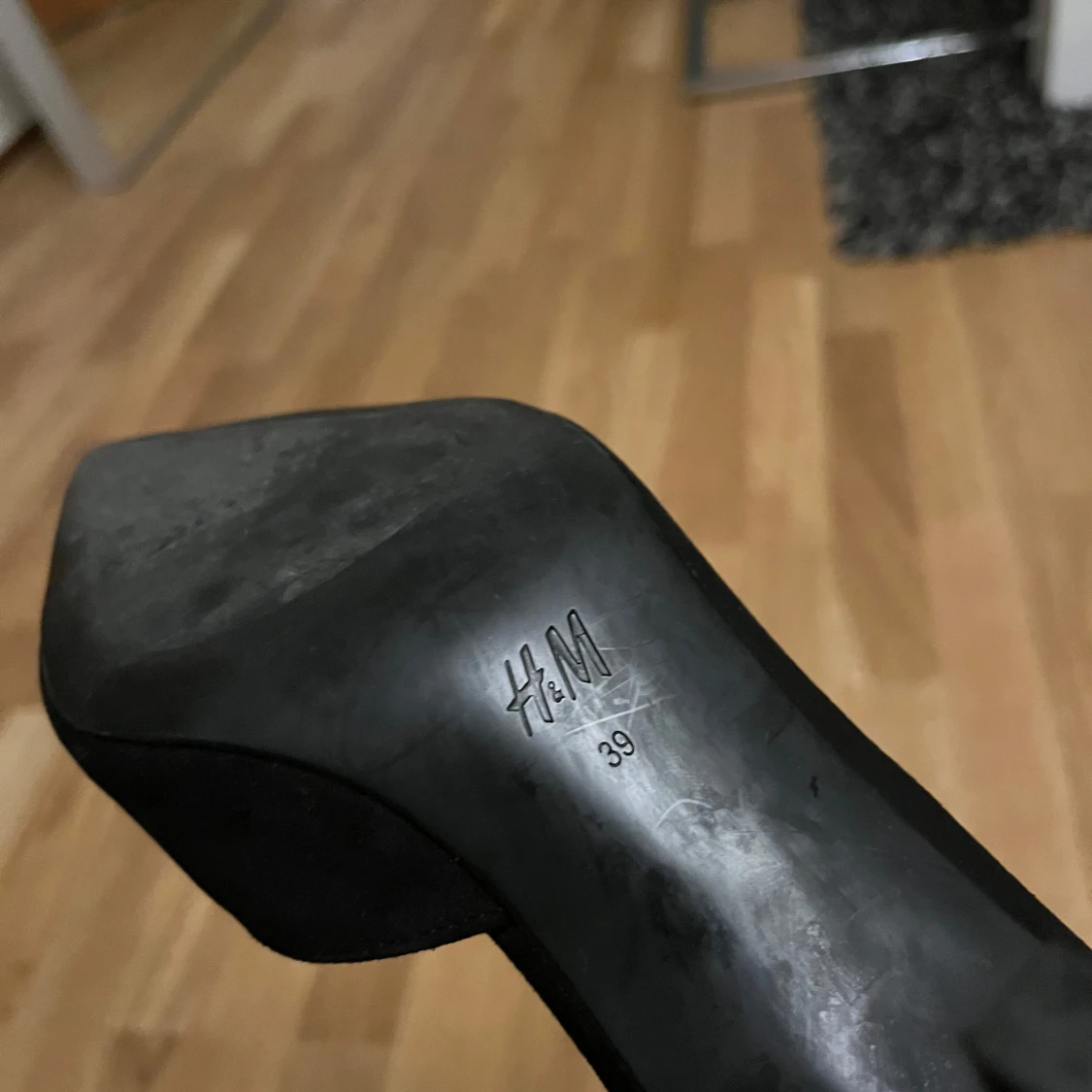 Svarta pumps med spetsig tå från H&M - 4