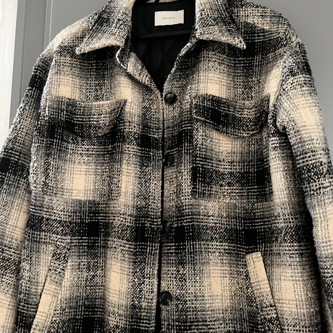 Rutig oversize skjortjacka från Neo Noir - 1