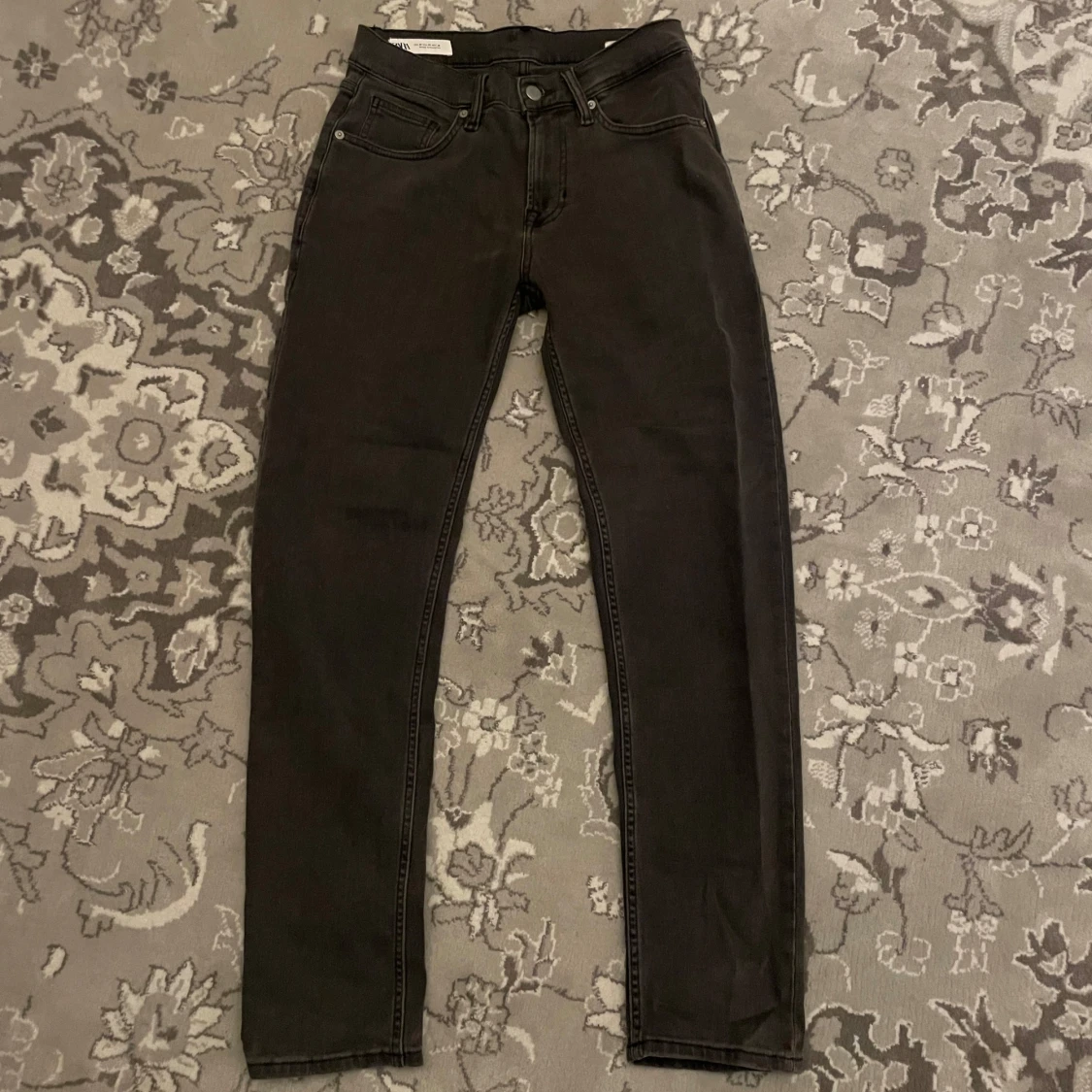 Mörkgrå Zara jeans