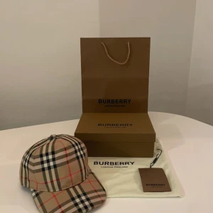 Burberry keps M - Säljer burberry keps storlek M priset kan diskuteras 