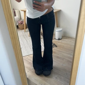 Cheap Monday Jeans - Suuuuperfina cheap monday jeans från weekday, endast använda 2 gånger!! Strl 28/32😍😍💗💗💗