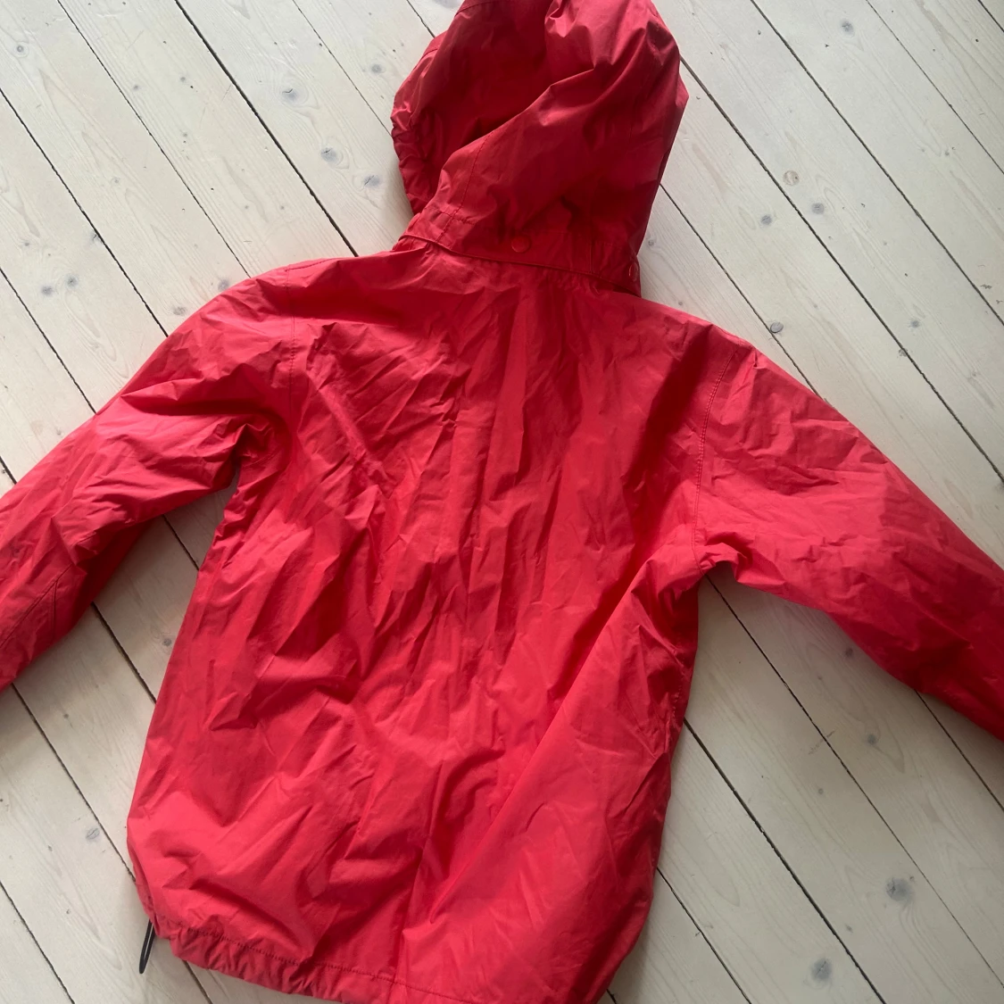 Röd vindjacka från Helly Hansen - 2