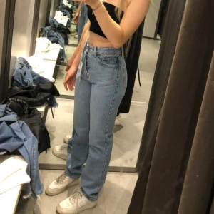Jeans Zara - Använda fåtal gånger, säljes då de är förstora.