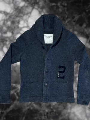 Abercrombie & Fitch Cardigan - Abercrombie & Fitch Cardigan, storlek S, utmärkt skick utan några defekter.