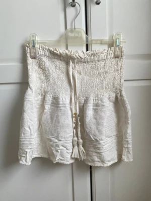 ZARA KJOL - Supersöt kjol från Zara, köpte den från plick. Men säljer den pga ingen användning 😌