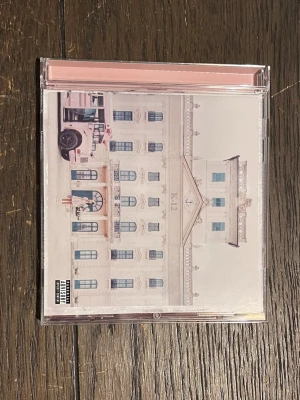 Melanie Martinez K-12 - Melanie Martinez skiva i gott skick! Spelad så fungerar definitivt 