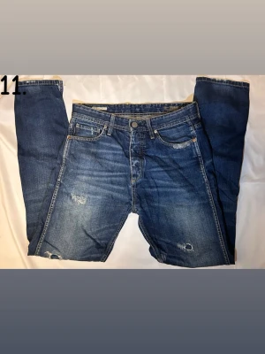 Jack and Jones jeans  - Säljer de här riktigt snygga Jack and Jones jeansen i storlek W29 L32 i modellen Erik/antifit. Jeansen har riktigt snygga slitningar men också en riktigt fet tvätt! Priset är inte fast utan går att diskutera!