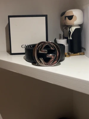 Svart läder GG bälte  - Sprillans nytt, hör av dig om du har några funderingar eller frågor