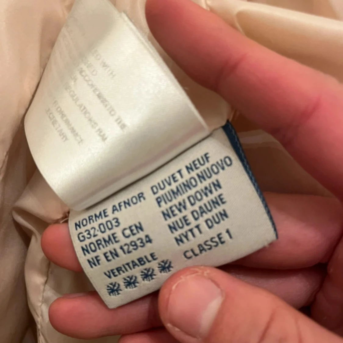 Svart dunjacka med huva från Moncler - 2