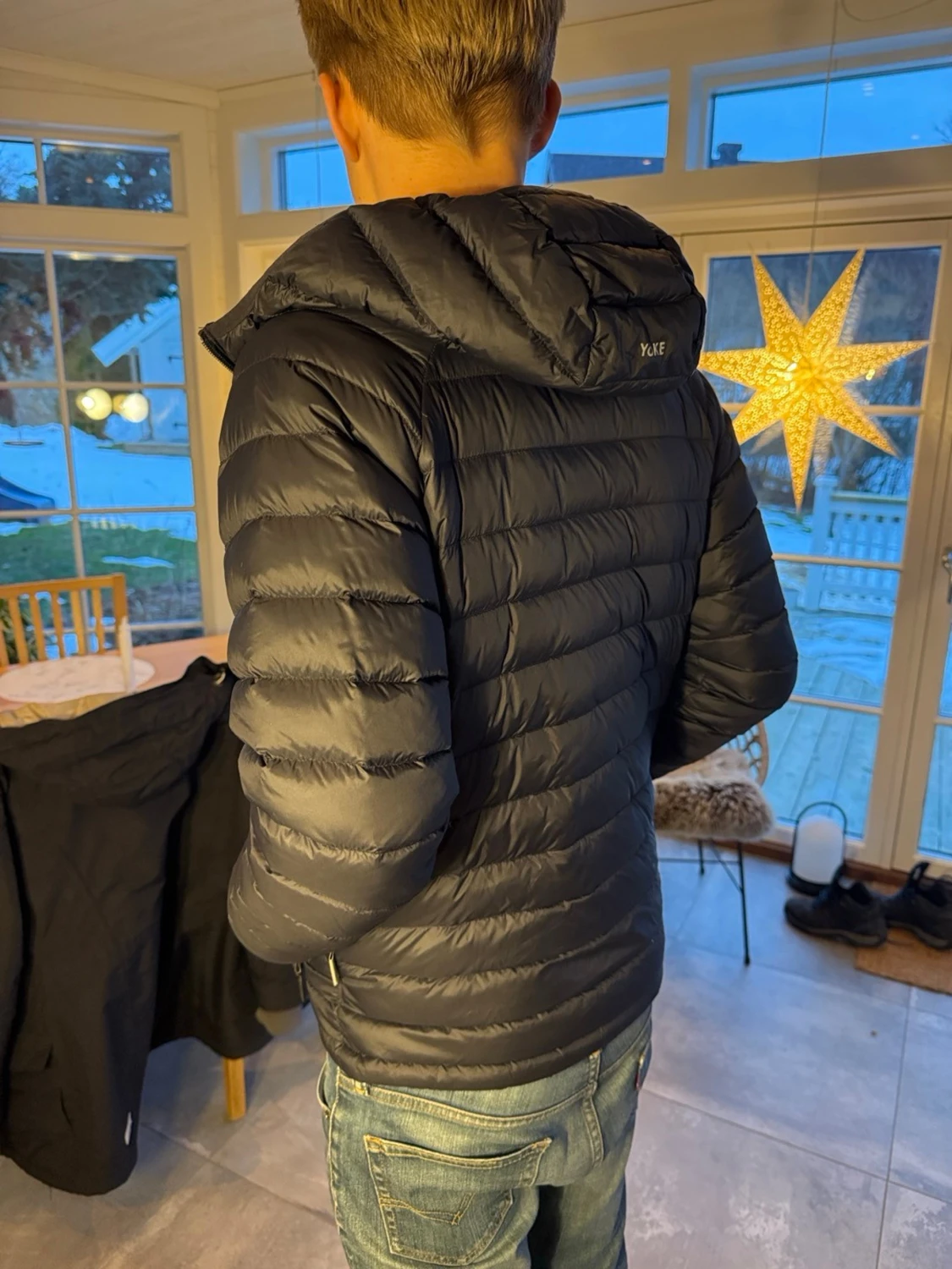 Svart jacka från Yôke - 3