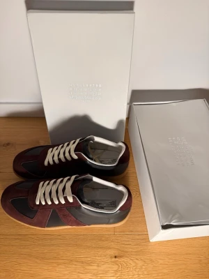 Maison margiela gats (black,brown/43) - Great condition. Never worn. Comes with the box. Same day shipping. Feel free to ask questions ;)