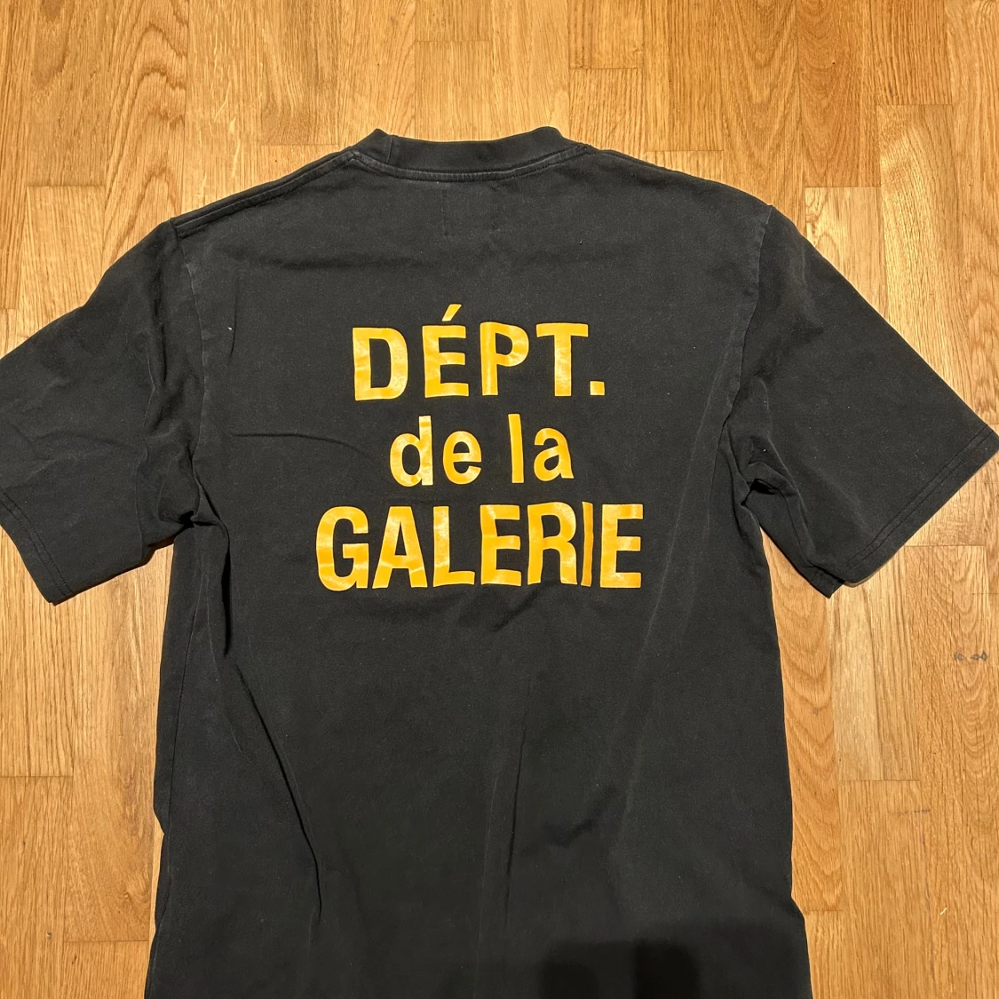 Svart t-shirt från Gallery Dept. - 1