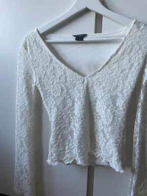 Långärmad spetstopp - säljer då jag inte använder 💗ny utan prislapp