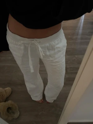 Alobha linnebyxor - Säljer mina linnebyxor från alobha label! Säljer dem på grund av att dem är för stora för mig!💕Lite tecken på användning längst ner på byxorna men det är inget som syns när man har dem på sig!