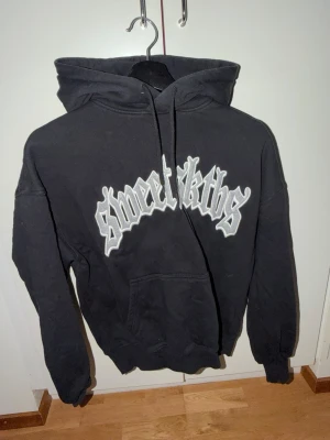 Junkyard hoodie - Hej säljer denna junkyard hoodien i gott skick använd max fem gånger😊