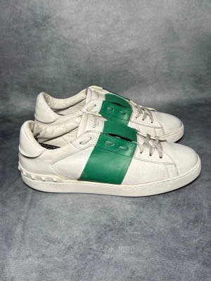 Valentino skor - Storlek: 41 || Skick:  7/10|| Nypris: Ca 6000kr || Följ för liknande produkter 🌊🍾