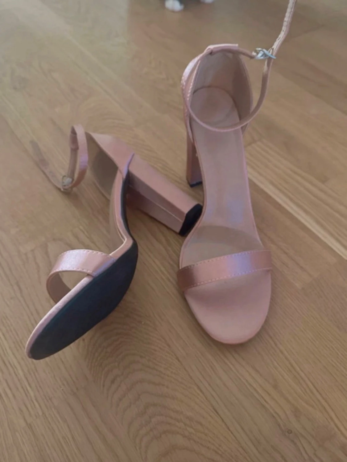 Rosa sandaler med blockklack - 1