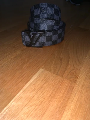 Zara ruttigt bälte - Säljer en rutig bälte bra kvalité .