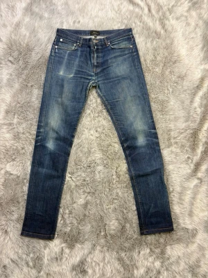 A.P.C Jeans - Säljer detta eftertraktade par APC jeans | Storlek 30 | Skick 8/10 | vid övriga eventuella frågor svarar jag gärna 🙌✅